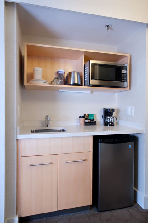 1 bedroom, hypo-allergenic bedding, desk, iron/ironing board