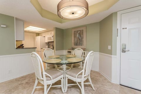 Beach Club 238 - Dining Space