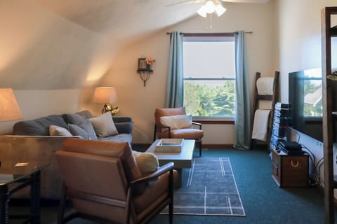 Living room - with pull out couch