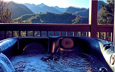 Hot Tub With a View!