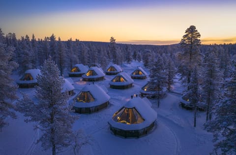Aurora Cabin | Desk, laptop workspace, bed sheets