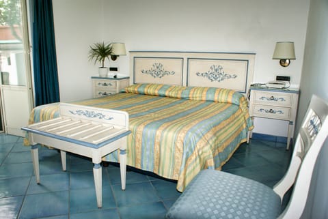 Superior Double Room | Premium bedding, minibar, in-room safe, bed sheets