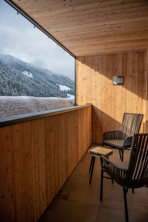 Deluxe Suite, 1 Bedroom, Balcony, Mountain View | Terrace/patio