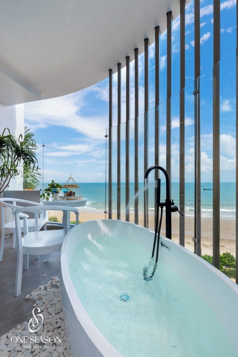 Signature Quadruple Room, Ocean View | Premium bedding, minibar, desk, free WiFi