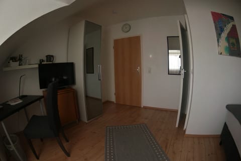 Standard Single Room, Private Bathroom (Einzelzimmer Standard)