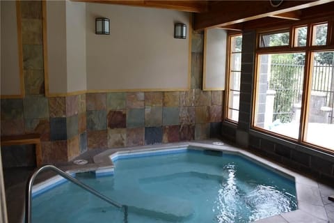 Indoor spa tub