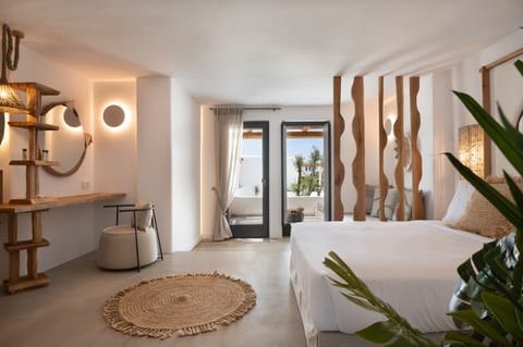 Junior Suite with plunge pool | Minibar, in-room safe, desk, soundproofing