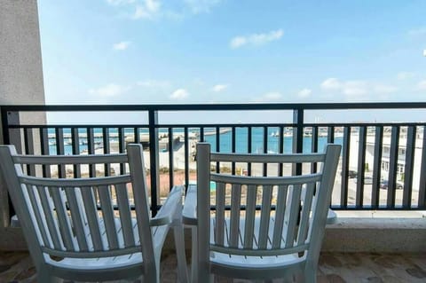 Elite Triple Room, 1 Bedroom | Desk, blackout drapes, soundproofing, free WiFi