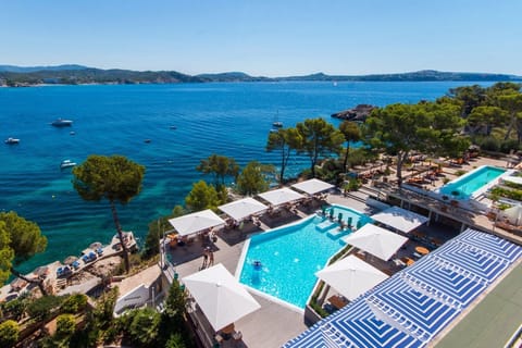 Indoor pool, 3 outdoor pools, pool umbrellas, sun loungers