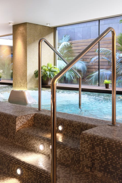 Couples treatment rooms, sauna, hot tub, steam room, Turkish bath