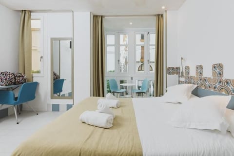 Double Room, Balcony | Desk, soundproofing, free WiFi, bed sheets