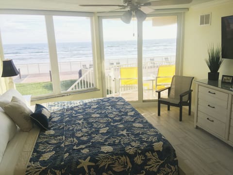 MASTER BEDROOM, KING BED, BALCONY, SPACIOUS