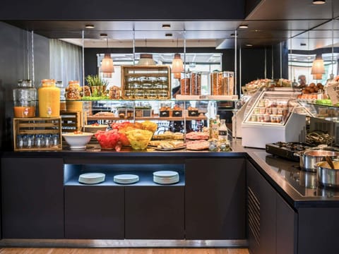 Daily buffet breakfast for a fee
