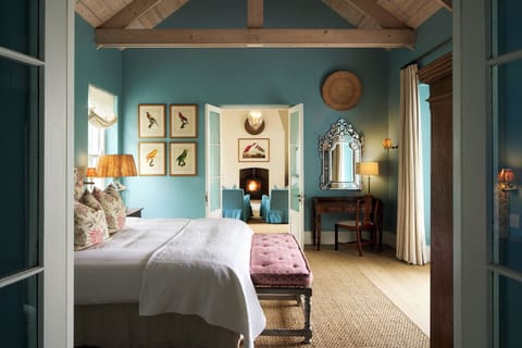 1 Bedroom Cottage | Premium bedding, individually decorated, free cribs/infant beds