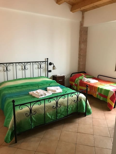 Triple Room | Desk, free wired internet