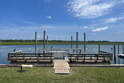 Beautiful dock off the water!