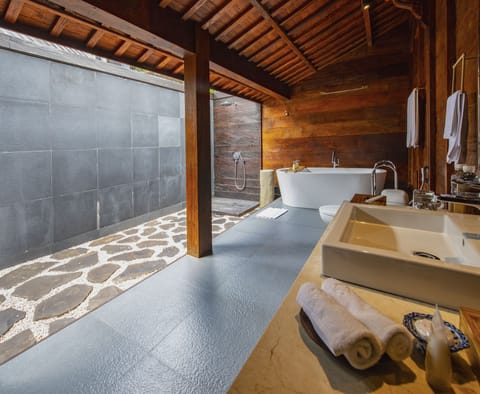 Separate tub and shower, deep soaking tub, free toiletries, bathrobes