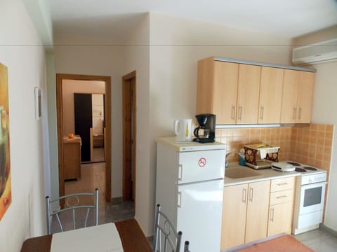 Apartment | Desk, soundproofing, iron/ironing board, free cribs/infant beds