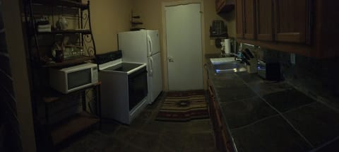 Full kitchen