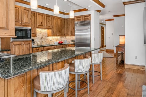 Condo, 5 Bedrooms | Private kitchen | Fridge, microwave, oven, dishwasher