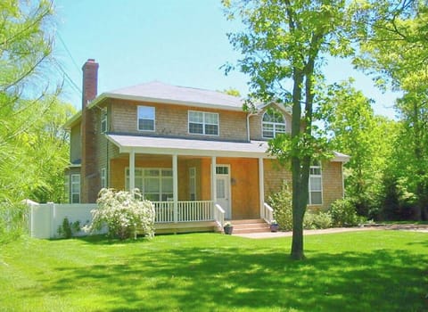 FRONT OF HOUSE