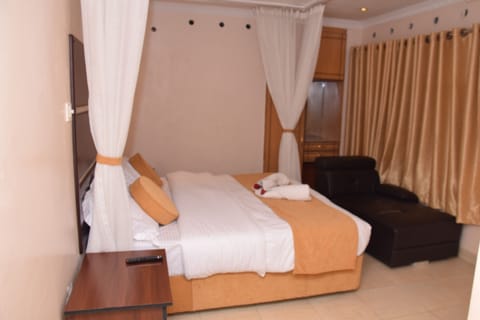 Superior Double Room | In-room safe, soundproofing, iron/ironing board, free WiFi