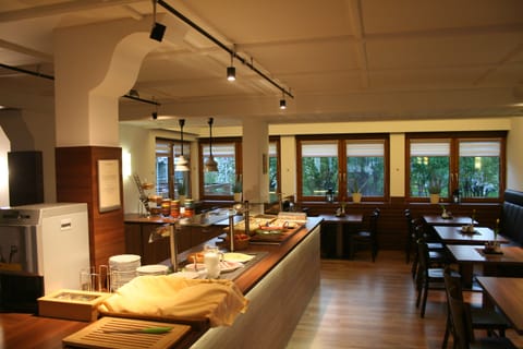 Daily buffet breakfast for a fee
