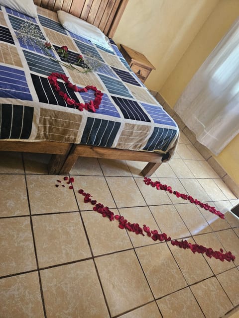 Room, 1 King Bed | Desk, free WiFi, bed sheets, wheelchair access