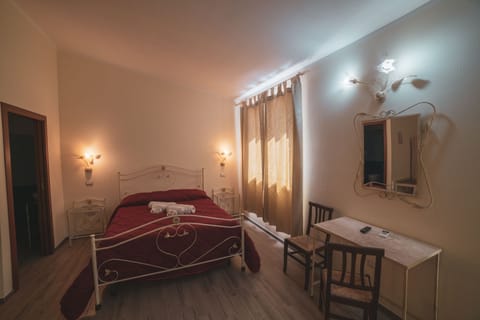 Minibar, in-room safe, desk, bed sheets