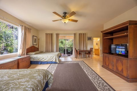 Room (Botanical) | Individually decorated, individually furnished, desk, laptop workspace