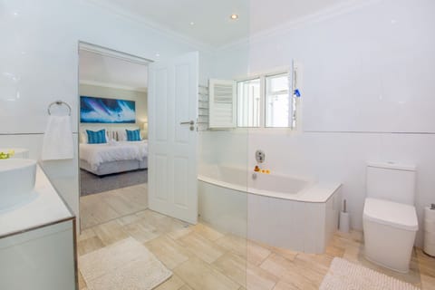 Luxury Double or Twin Room, 1 King Bed, Garden View, Garden Area | Deep soaking bathtub