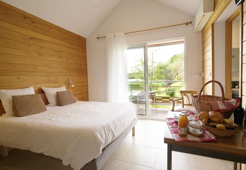 Comfort Double Room, Accessible (Chalet) | Premium bedding, individually decorated, individually furnished, desk