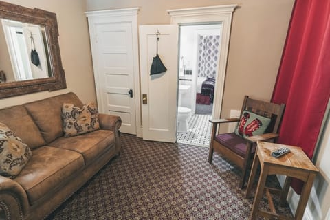 Deluxe Suite, 1 King Bed, Mountain View | Premium bedding, down comforters, iron/ironing board, free WiFi