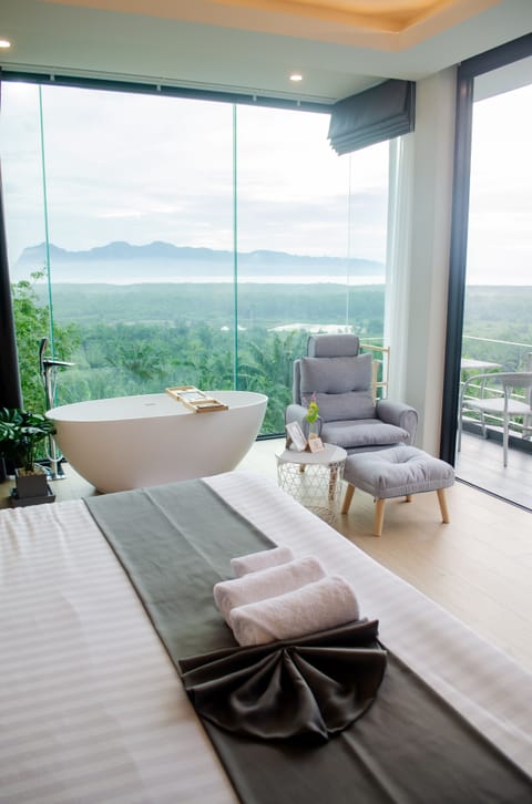 Deluxe Room, Sea View | Minibar, in-room safe, individually decorated, individually furnished