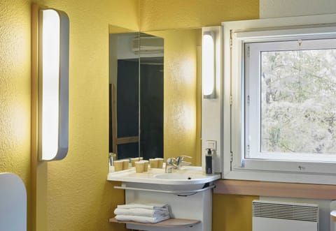 Shower, towels, soap, shampoo