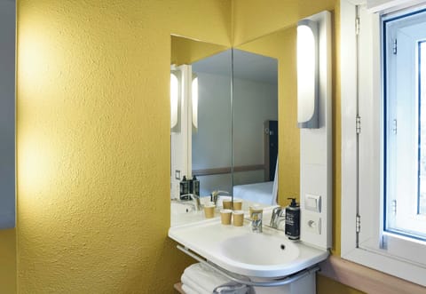 Shower, towels, soap, shampoo