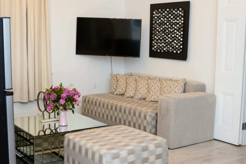 Stylish comfort: A chic and inviting living space.