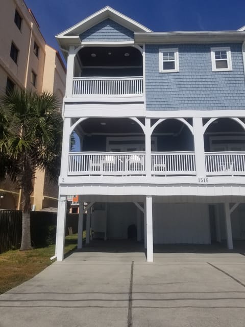 The left side - unit 2 is your vacation destination!