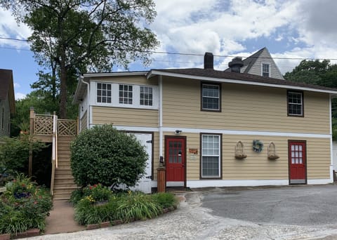 Side view of the Carriage House