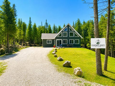 Comfort Cottage, 3 Bedrooms, Non Smoking | Blackout drapes, soundproofing, free WiFi, bed sheets