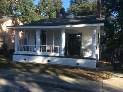 Great Cottage in a great location , with full house attributes. Great Kitchen 