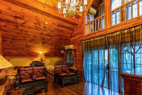 Deluxe Loft, 2 Bedrooms | Desk, free WiFi, bed sheets
