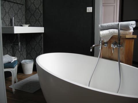 Room | Bathroom | Free toiletries, hair dryer, towels