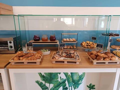 Daily buffet breakfast for a fee