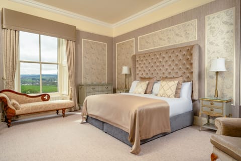 Junior Suite | Laptop workspace, iron/ironing board, free WiFi, bed sheets