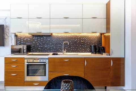 Deluxe Suite, 1 King Bed with Sofa bed | Private kitchen | Fridge