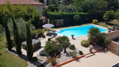 Outdoor pool, pool umbrellas, sun loungers