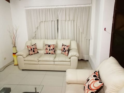 Honeymoon Suite, 1 Bedroom, Hot Tub | Living room | Flat-screen TV