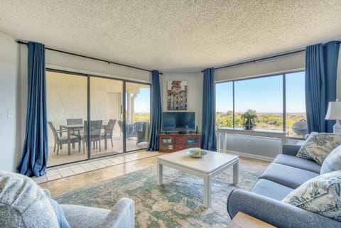 Living Room - View to Porch