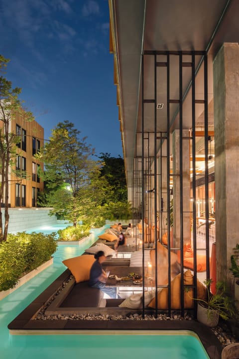 Poolside bar